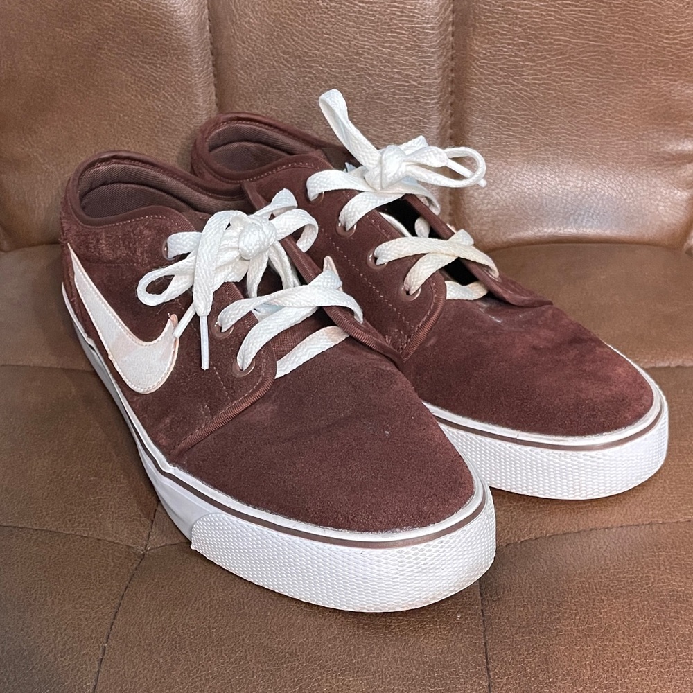 Nike Low Top Skate Men's Maroon and White Sneakers - Picture 4 of 11